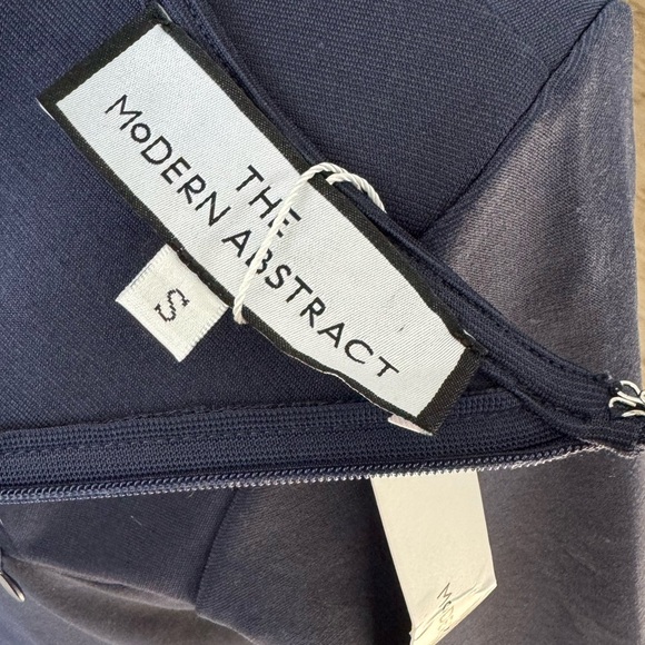 Navy Mid length NWT Size Small - Picture 4 of 4